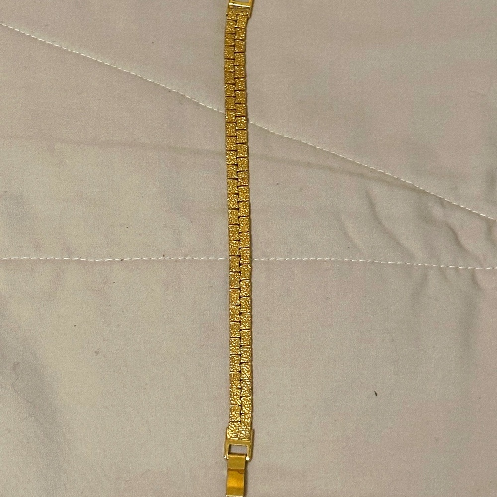Gold tone herringbone bracelet w/nugget look Vintage